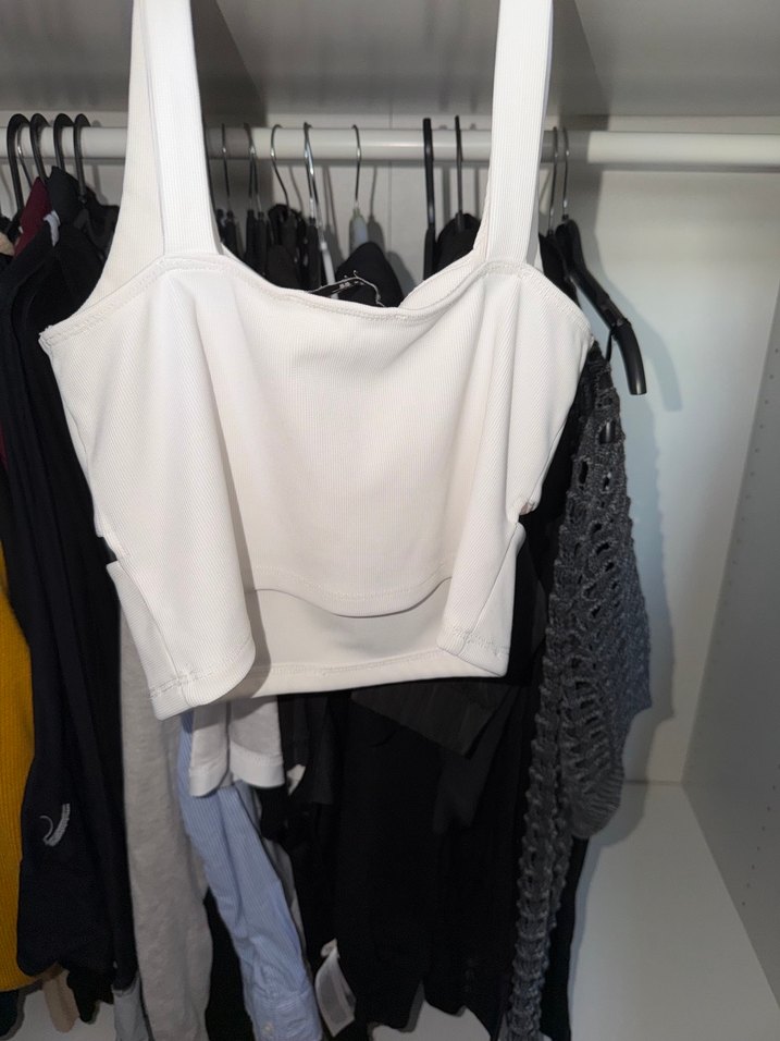 Beyaz Pencere detaylı Kadın crop - Görsel 3