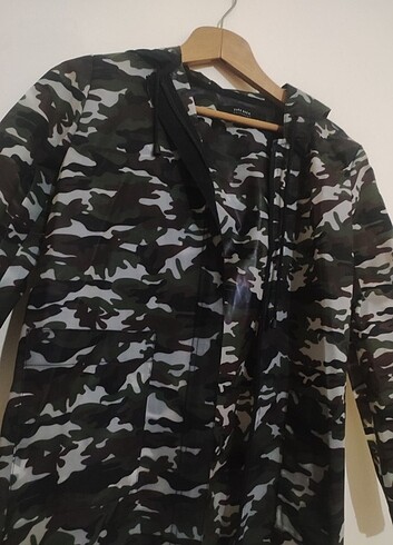zara kamuflaj yağmurluk