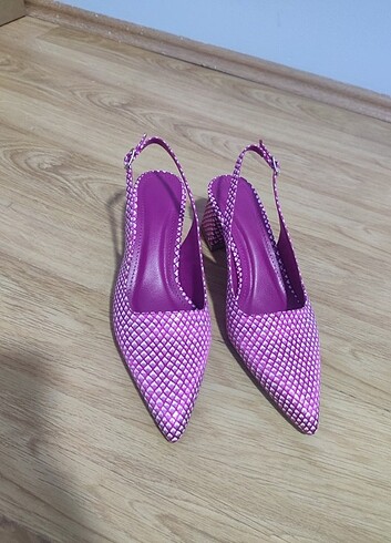 Pembe stiletto