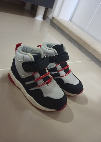 Lcw marka 24 numara Gri Erkek Çocuk Spor Ayakkabı Cırt Cırtlı - Görsel 2