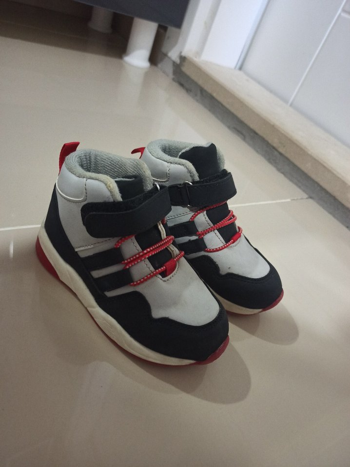 Lcw marka 24 numara Gri Erkek Çocuk Spor Ayakkabı Cırt Cırtlı - Görsel 2