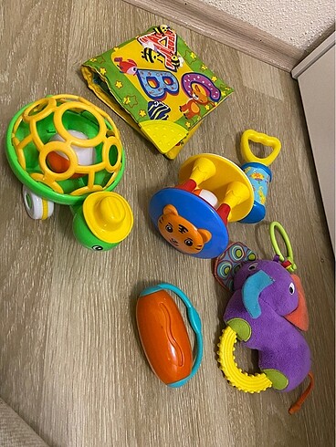 Bebek ilk oyuncakları