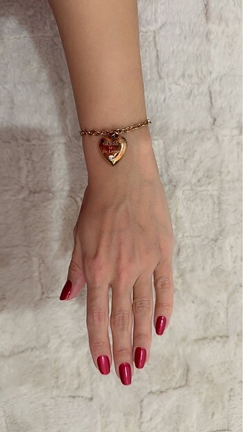 Guess ORJİNAL GUESS KALPLİ bileklik