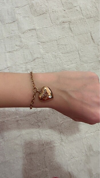 Beden ORJİNAL GUESS KALPLİ bileklik