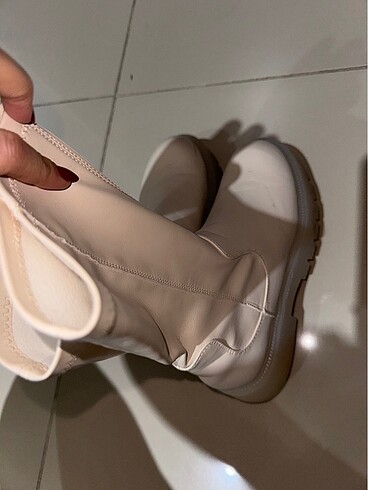 36 Beden beyaz Renk Bershka streç çizme