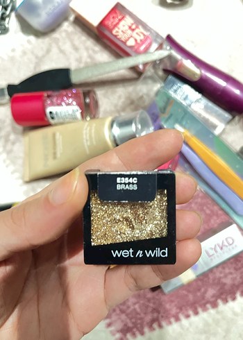 Wet n wild Parlak Altın Renkli Tekli Far