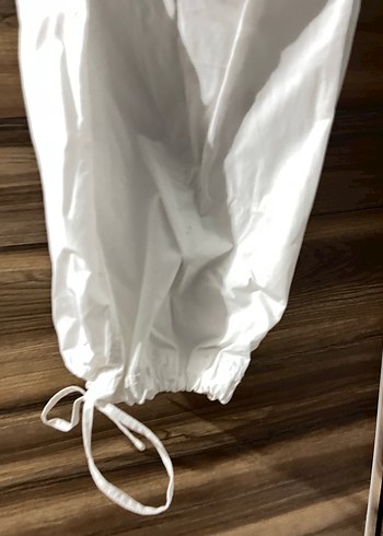 s Beden beyaz Renk Beyaz Rahat Kesim paçası lastikli paraşüt Bershka