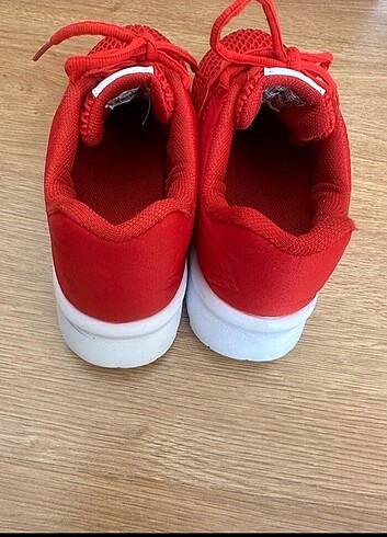 38 Beden kırmızı Renk Kinetix koşu ayakkabısı