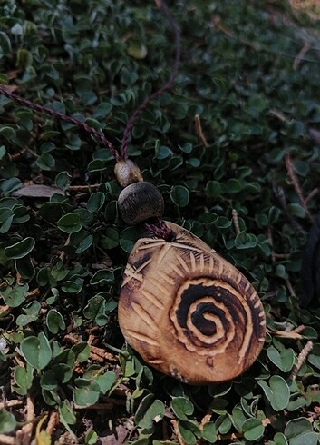 Tasarımcı Spiral ahşap kolye 