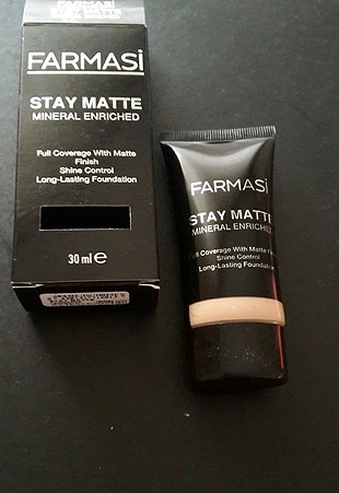 Farmasi Stay Matte fondöten 