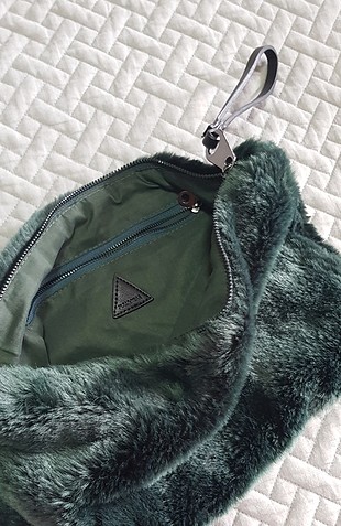 Pull and Bear peluş clutch