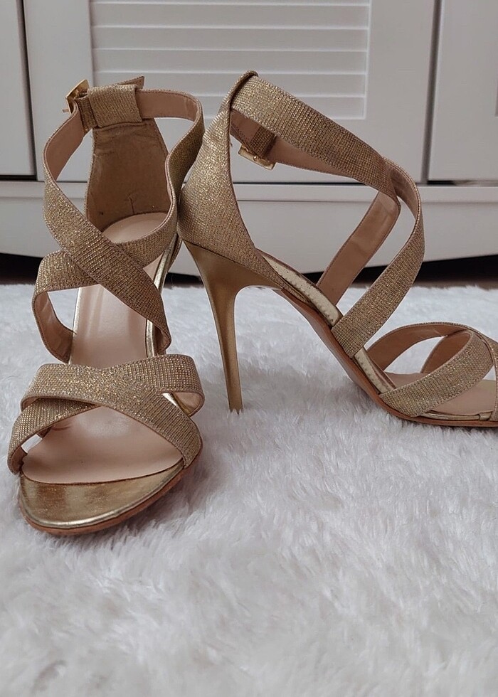 İnce topuk ayakkabı - Görsel 2