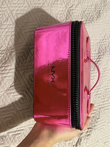 Nyx Pembe Aynalı Makyaj Kutusu