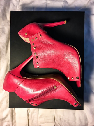 Pembe deri peep toe stilettos kadınların çifti