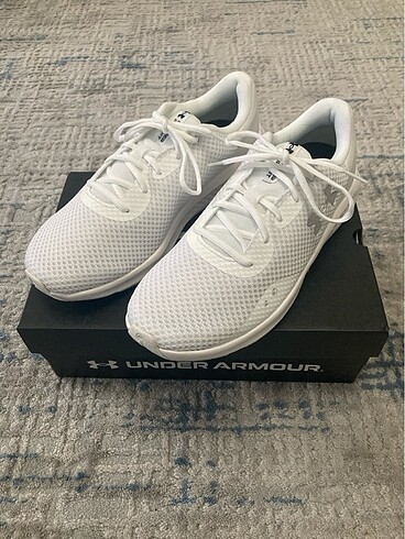 Under Armour Charged Pursuit 3