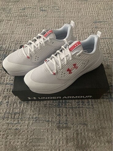 Under Armour Charged Commit TR 4