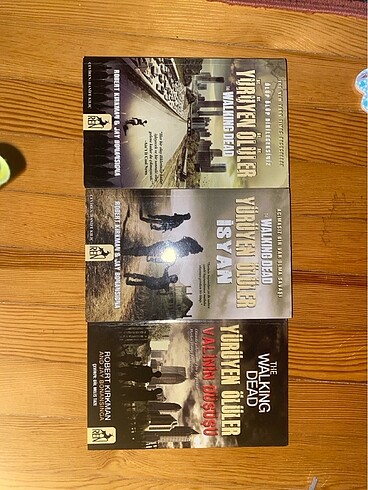 Yürüyen Ölüler 3 kitap