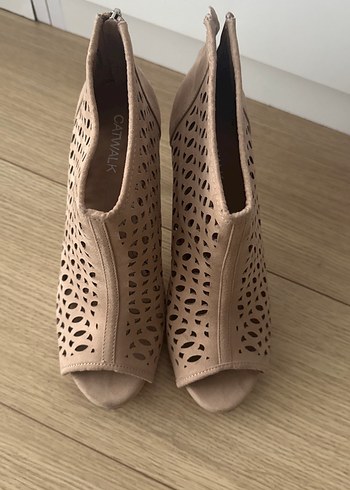 Bej Süet Dolgu Topuklu Kadın Ayakkabı - Görsel 2