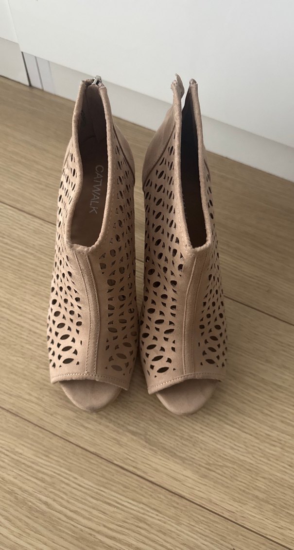 Bej Süet Dolgu Topuklu Kadın Ayakkabı - Görsel 2