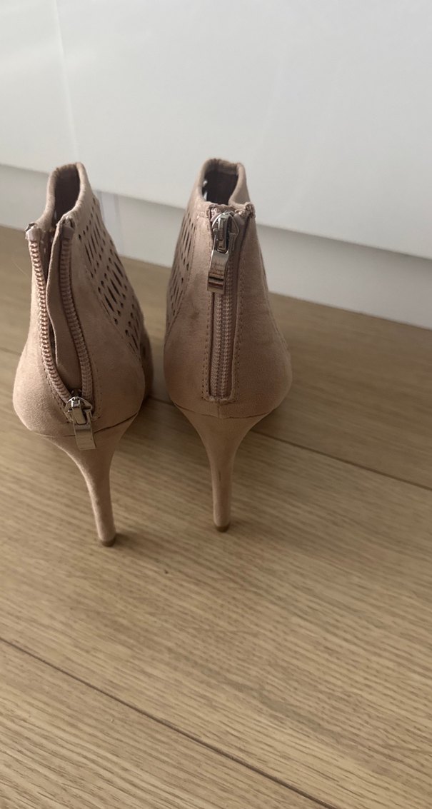 Bej Süet Dolgu Topuklu Kadın Ayakkabı - Görsel 4