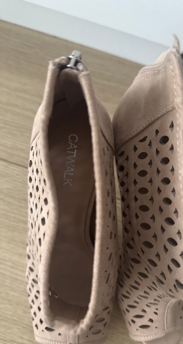 Bej Süet Dolgu Topuklu Kadın Ayakkabı - Görsel 3