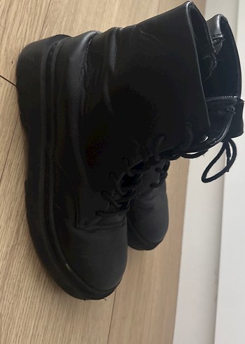 Siyah Bağcıklı Goth Bot - Görsel 2