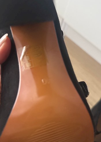 Siyah Süet Tokalı Gotik Topuklu Ayakkabı - Görsel 4