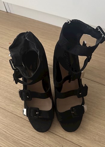 Siyah Süet Tokalı Gotik Topuklu Ayakkabı - Görsel 5