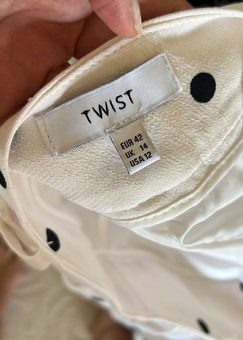 Twist Beyaz Puantiyeli Kadın Mini Şort