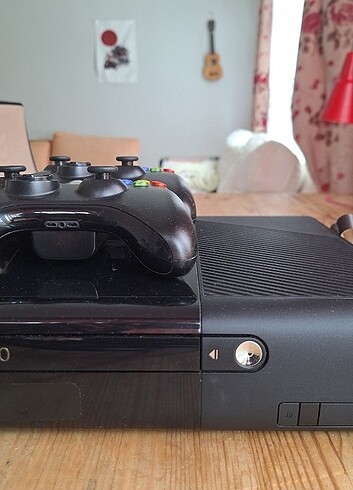 XBOX 360 E 