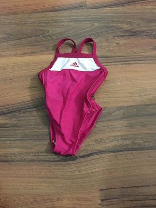 Adidas 1 yaş