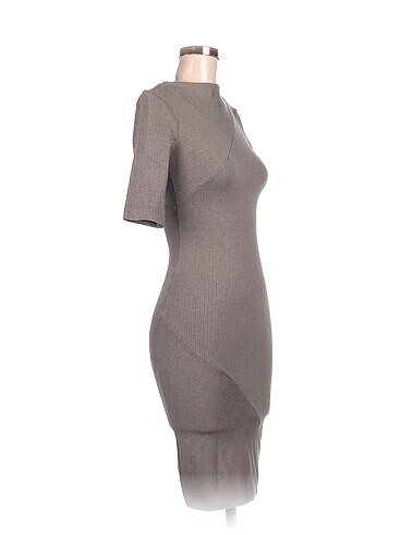 H&M H&M Kısa Elbise %70 İndirimli.