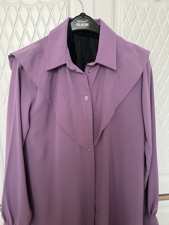 Lila rengi gizli düğmeli tesettür gömlek çok temizdir yeni gibi - Görsel 2
