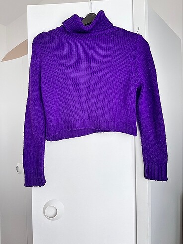 Mor boğazlı crop kazak - Görsel 2