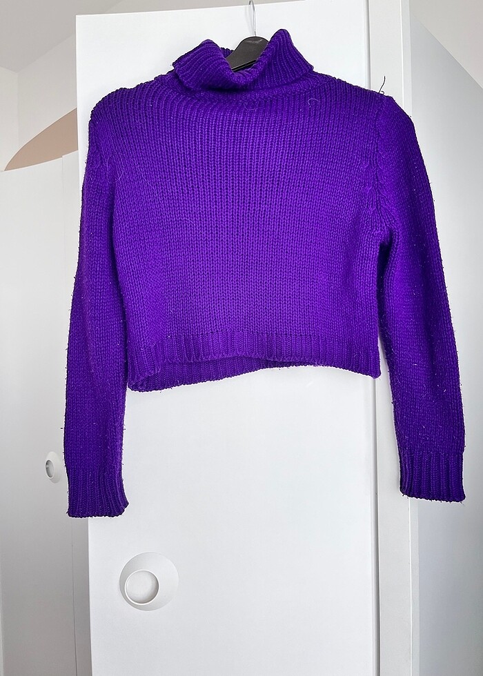 Mor boğazlı crop kazak - Görsel 2