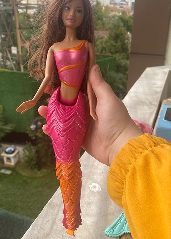 Barbie Pembe renkli renkli oyuncak bebek