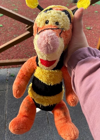 Disney Tigger Arı Kostümlü 25 cm Peluş Oyuncak