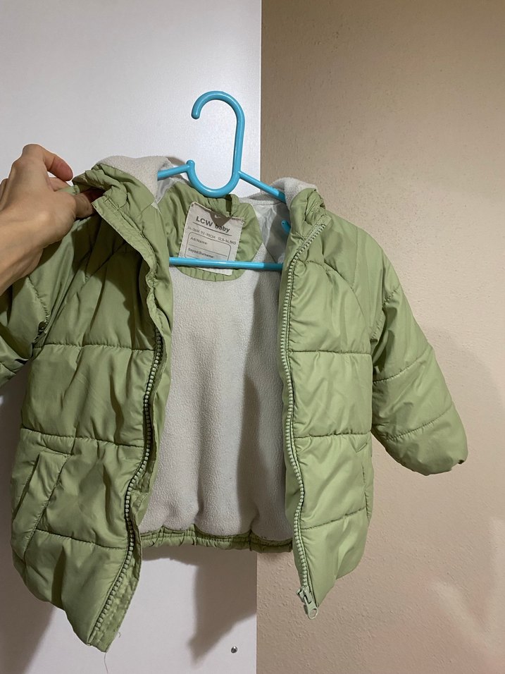 Kapüşonlu Düğmeli Erkek Çocuk Yeşil Mont - Görsel 3