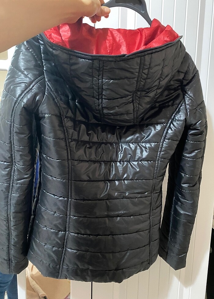 Batik siyah şişme mont - Görsel 2