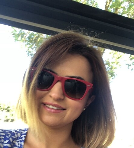 Rayban kırmızı güneş gözlüğü
