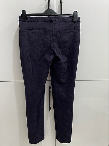 Mor jakarlı pantolon - Görsel 2