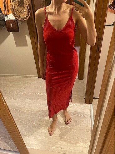 Diğer Kırmızı yırtmaçlı elbise