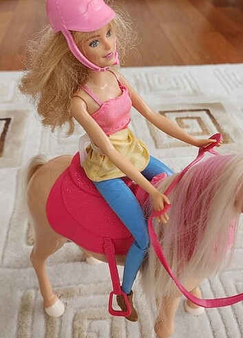 Barbie ve atı