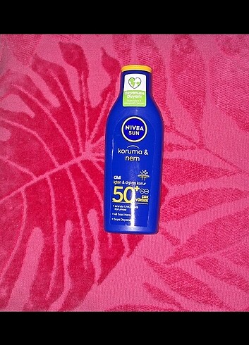 NIVEA Sun SPF 30 Koruma & Nem Güneş Losyonu, Suya Dayanıklı NIVE