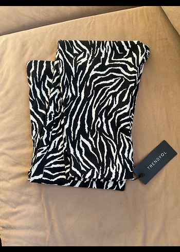 Zebra Desenli Mini Pilili Kadın Kumaş Pantolon - Görsel 2