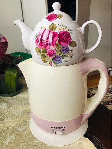 Kettle ve porselen çaydanlık