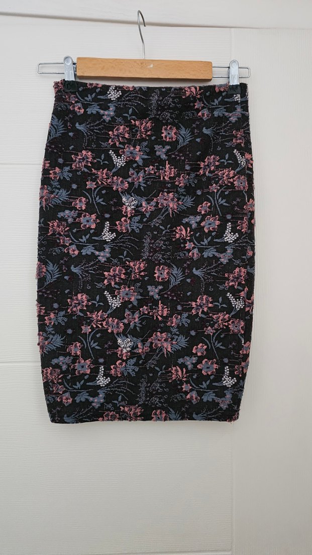 Çiçek Desenli Dantel Detaylı Kadın Kalem Etek s beden - Görsel 2