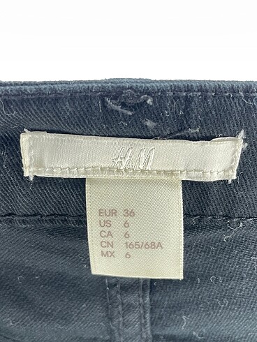 36 Beden siyah Renk H&M Mini Şort %70 İndirimli.