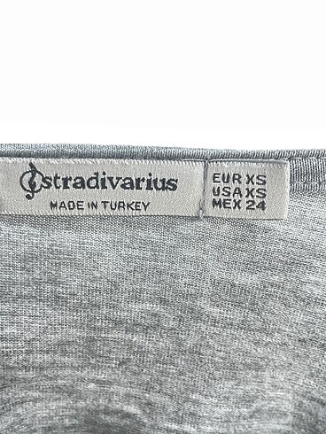 xs Beden gri Renk Stradivarius T-shirt %70 İndirimli.