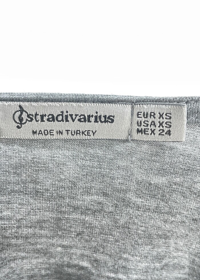 Stradivarius T-shirt %70 İndirimli. - Görsel 4